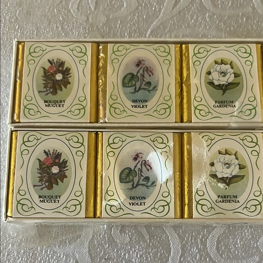 Vintage Laray English Floral Scented Soap Set 2x6
